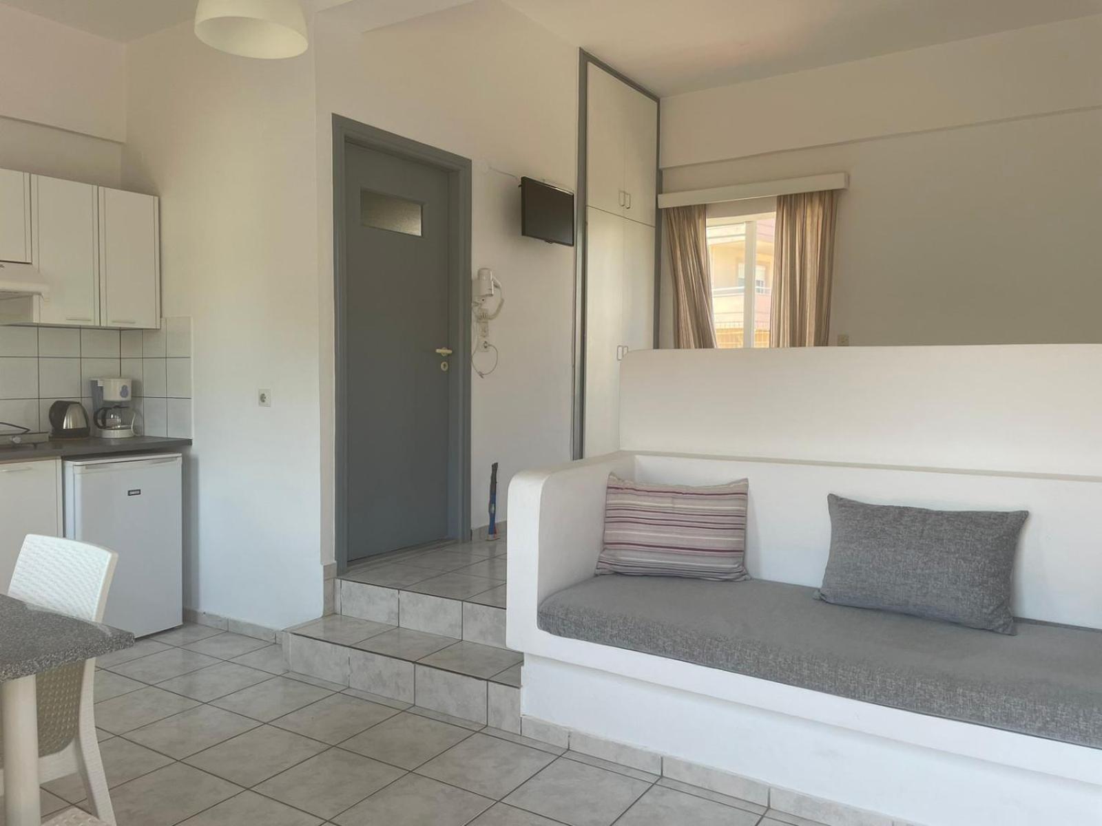 Yannis Apartments Amoudara  Exterior photo